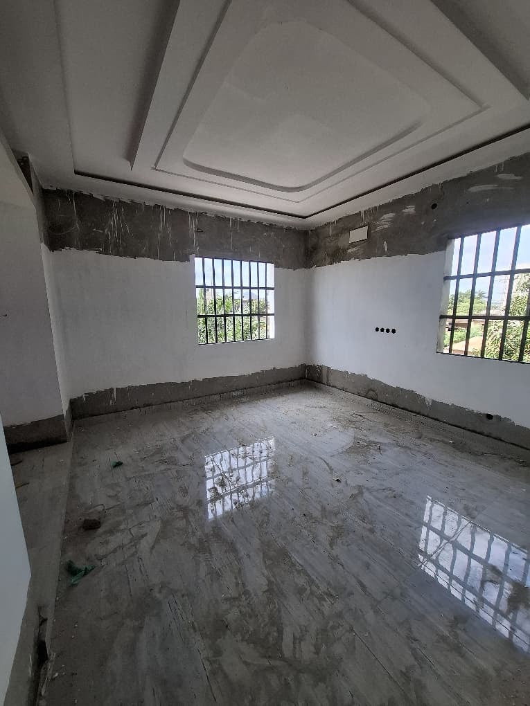 VILLA 5 PIÈCES À VENDRE À ADIDOGOMÉ SAGBADO LOGOTÉ  re