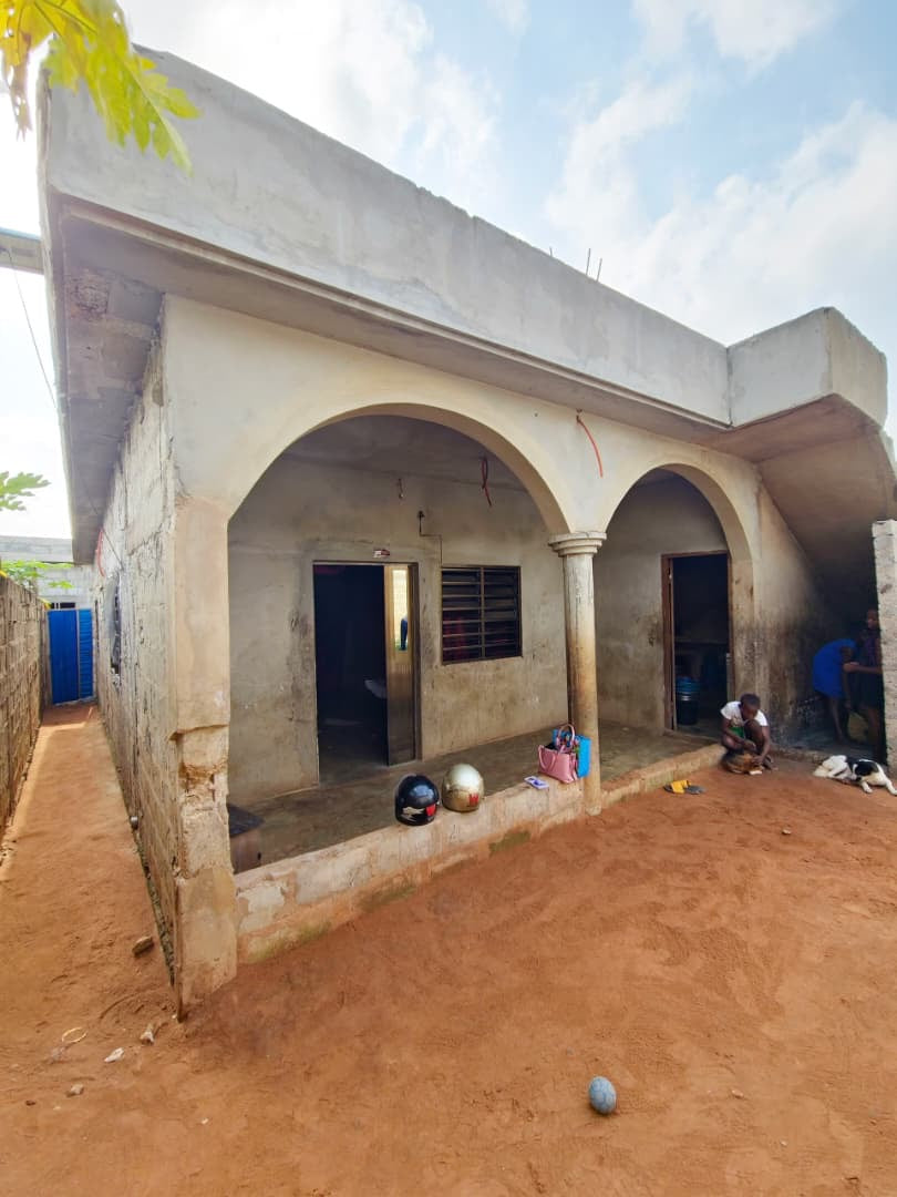 Villa 3 chambres en vente à Agoè Legbassito Kognito – 16 millions FCFA