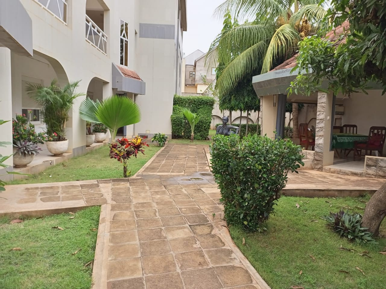 UNE VILLA À VENDRE À AGOÈ CARREFOUR BLEU - 7 PIÈCES, 200 MILLIONS FCFA
