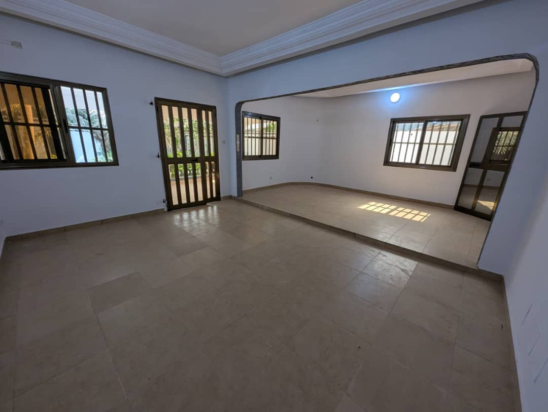 UNE VILLA À VENDRE À AVÉDJI WESSOMÉ NON LOIN DU GOUDRON - 5 PIÈCES