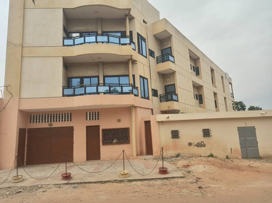 IMMEUBLE HÔTEL +30 CHAMBRES À VENDRE À TOKOIN NOVISSI – 5 LOTS – TITRE FONCIER