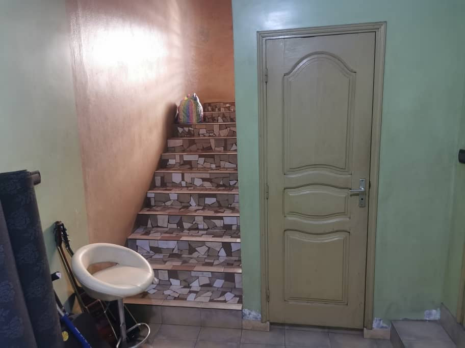 UNE VILLA DE 13 PIÈCES À VENDRE À AGBALÉPÉDO