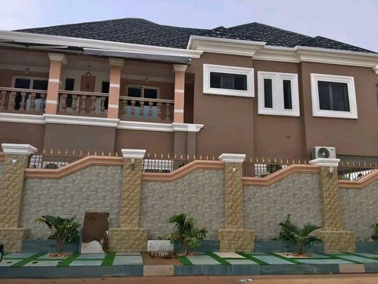 UNE VILLA À VENDRE DANS LA CITÉ MOKPOKPO - 9 PIÈCES