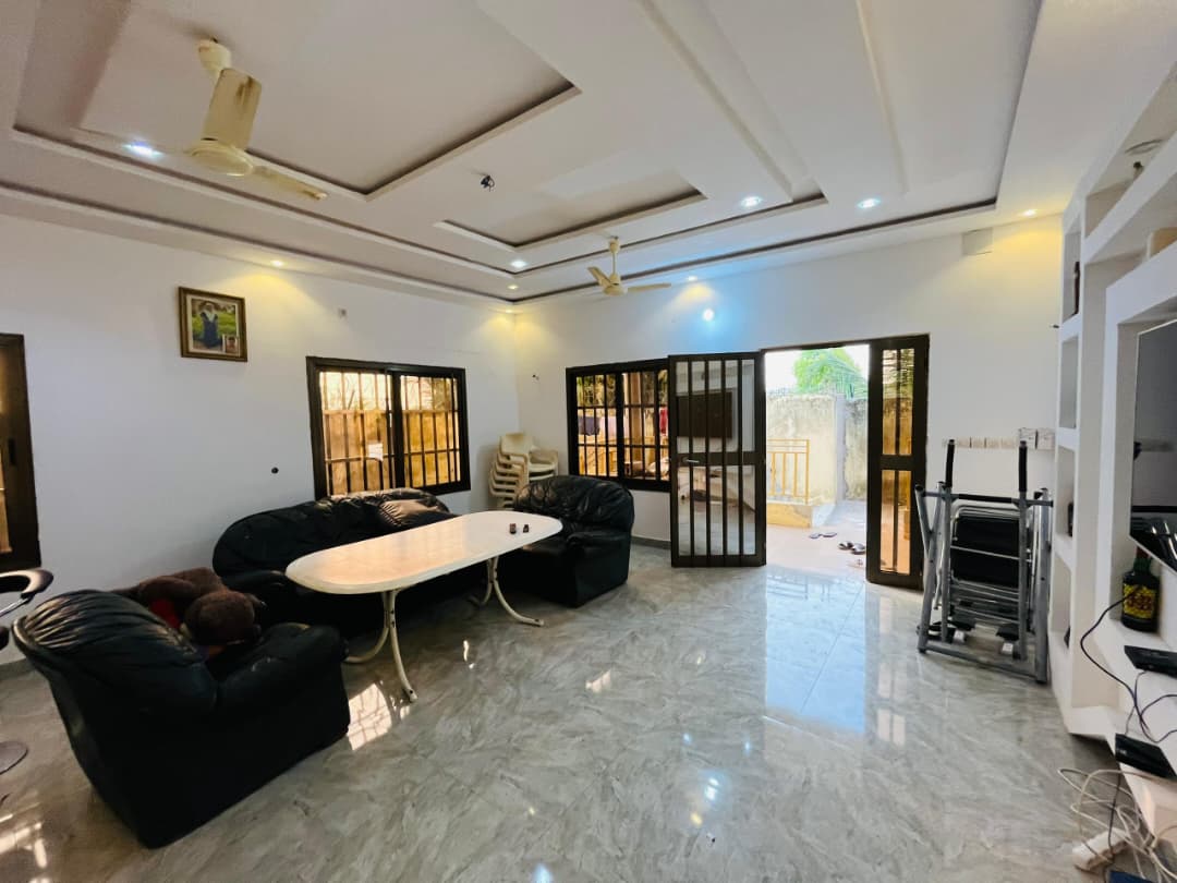 Villa 3 chambres en vente à Apessito – 40 millions FCFA