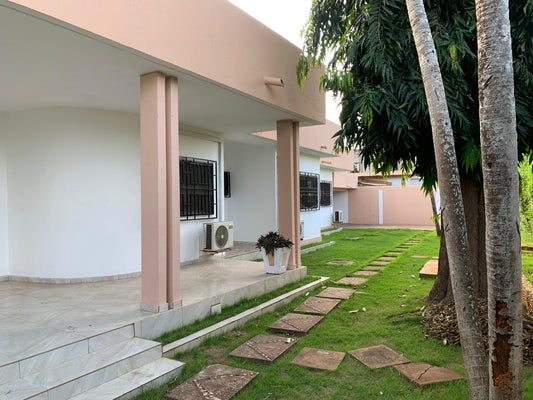 Villa à louer à Djidjolé – 350000 FCFA