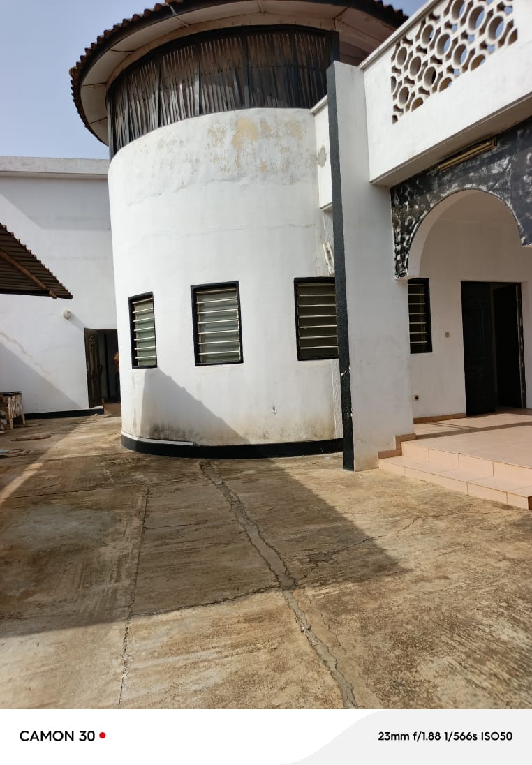 Villa basse 3 chambres en vente en angle de rue à Agoè Cacaveli – 70 millions FCFA