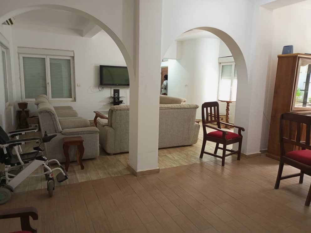 UNE VILLA À VENDRE À AGOÈ CARREFOUR BLEU - 7 PIÈCES, 200 MILLIONS FCFA
