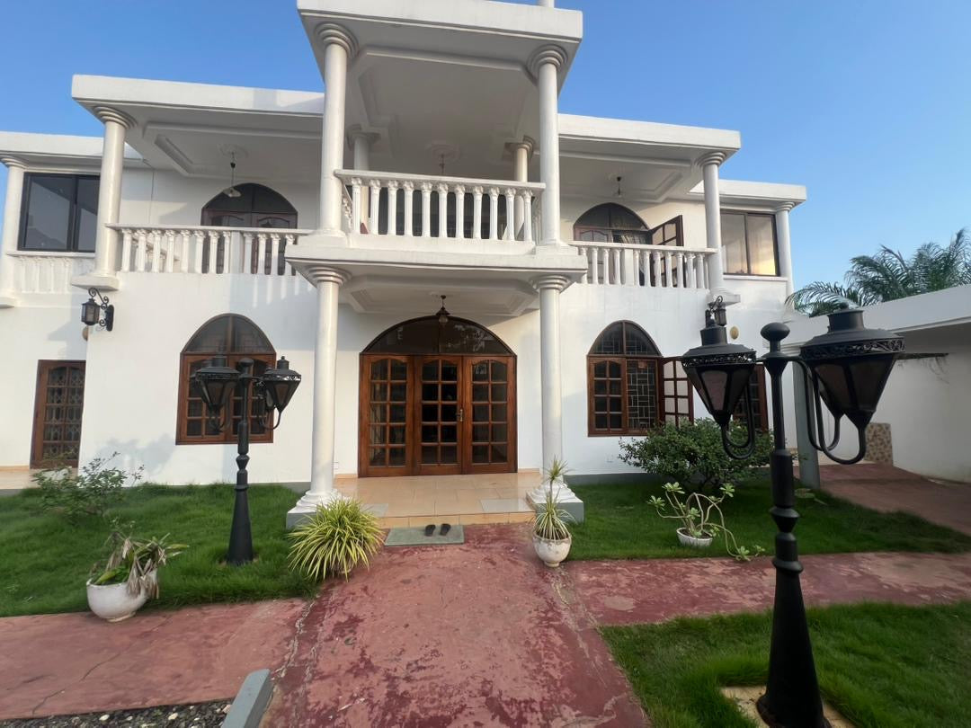 MAISON BOURGEOISE R+1 – 5 CHAMBRES + ANNEXES – À VENDRE À KÉGUÉ