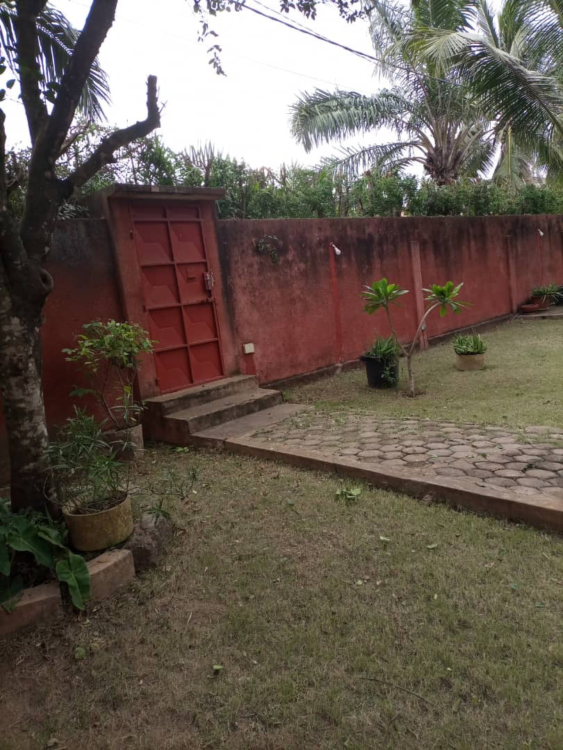 UNE VILLA À VENDRE À ADIDOGOMÉ WONYOMÉ À 100M DU GOUDRON - 4 PIÈCES
