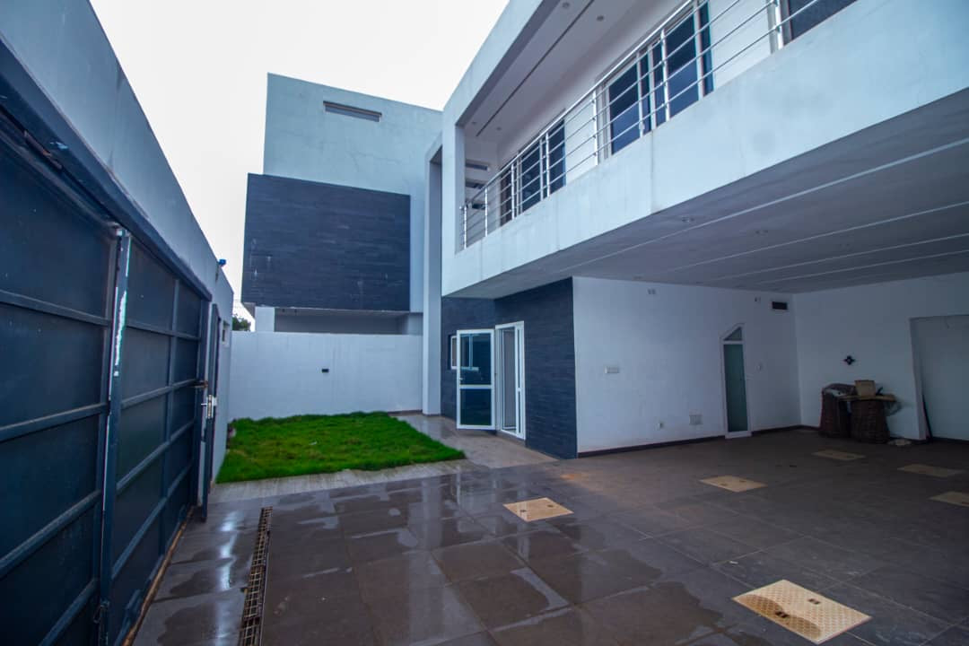 Villa duplex 5 chambres à louer à Agbalépédo – 1 500 000 FCFA