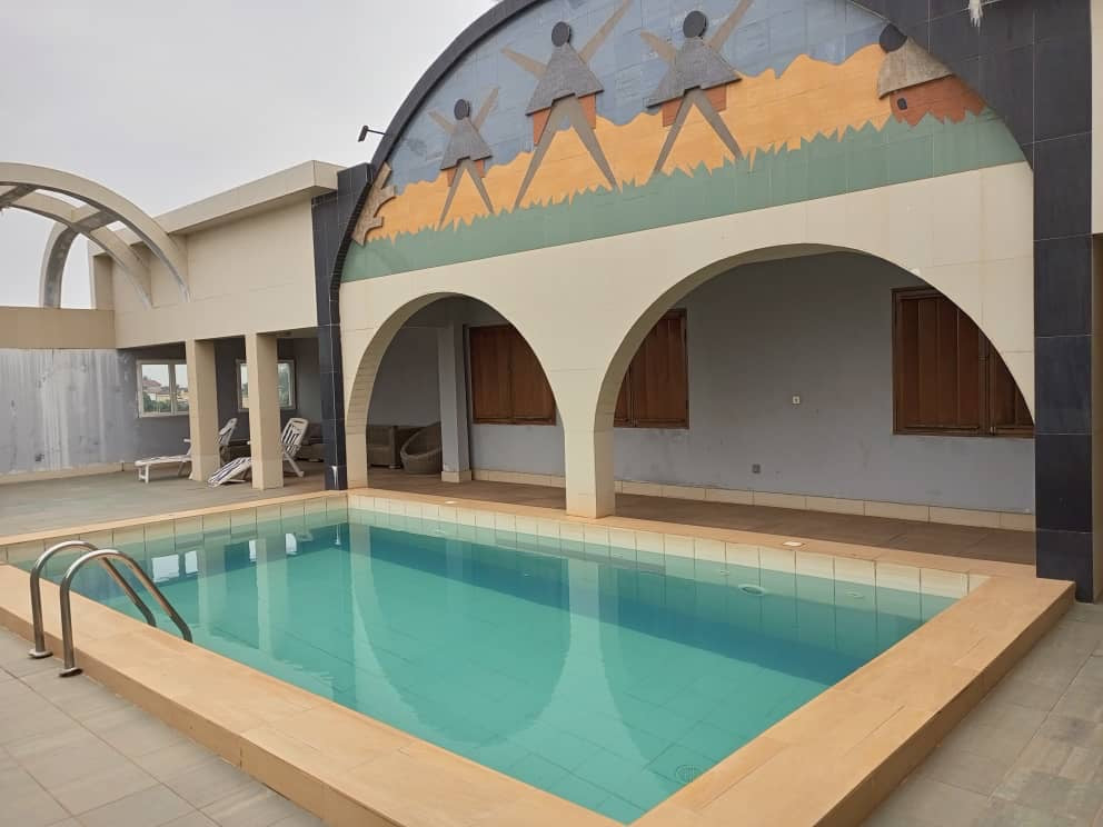 UNE VILLA À VENDRE À AGOÈ CARREFOUR BLEU - 7 PIÈCES, 200 MILLIONS FCFA