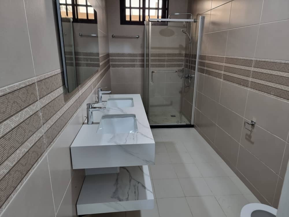 VILLA 7 PIÈCES À LOUER À ADIDOGOMÉ AMADAHOMÉ – 700.000 FCFA