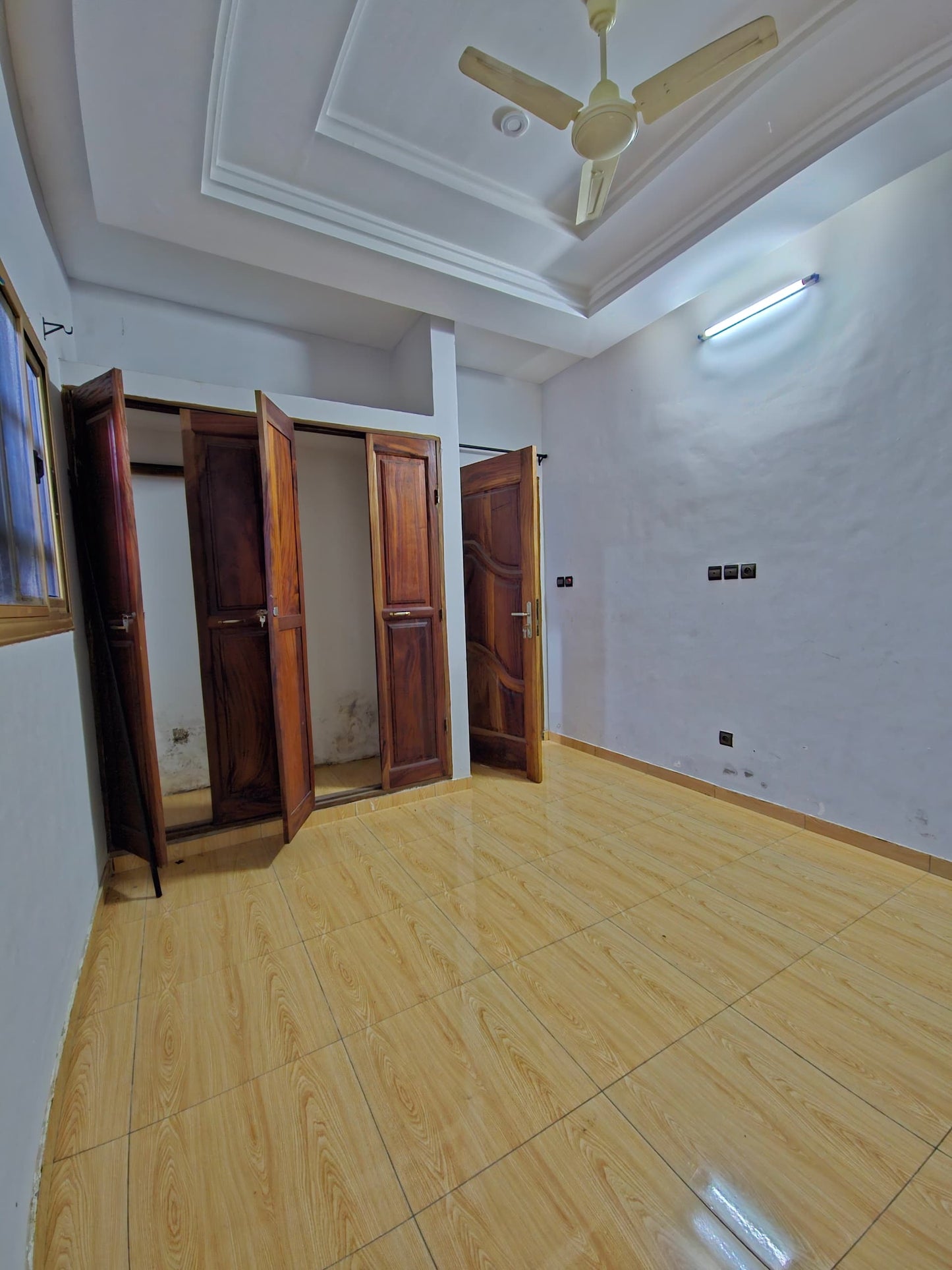 IMMEUBLE DE 16 PIÈCES À VENDRE À AGOÈ LOGOPÉ