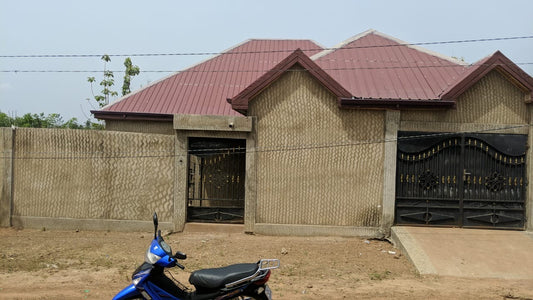 VILLA 5 PIÈCES À VENDRE À KPALIMÉ – 3/4 DE LOT | TAMPON OTR