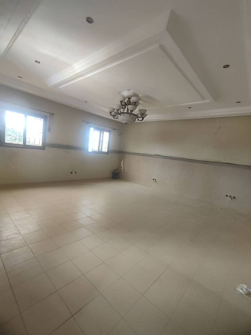 VILLA 7 PIÈCES À VENDRE – KÉGUÉ KÉLÉGOUGAN (FACE GOUDRON)