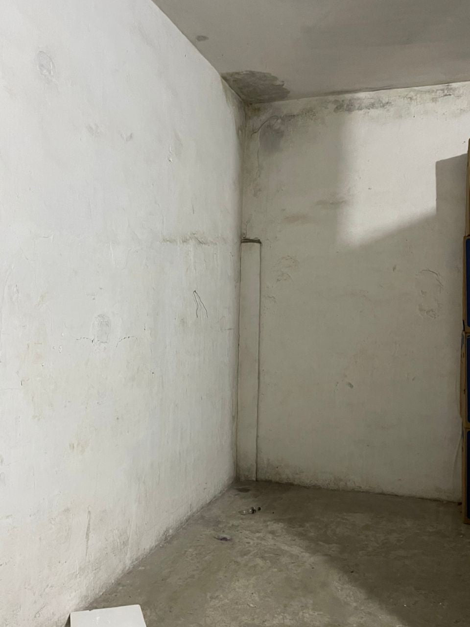 GRAND ENTREPOT À VENDRE À COLOMBE DE LA PAIX – LOMÉ CENTRE – 600 M² – BORDURE DE ROUTE – TITRE FONCIER DISPONIBLE