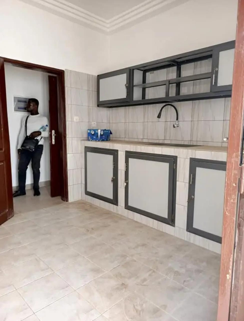 VILLA DE 4 CHAMBRES À VENDRE À  LOMÉ - AGOÈ SOGBOSSITO – 450M² ANGLE RUE