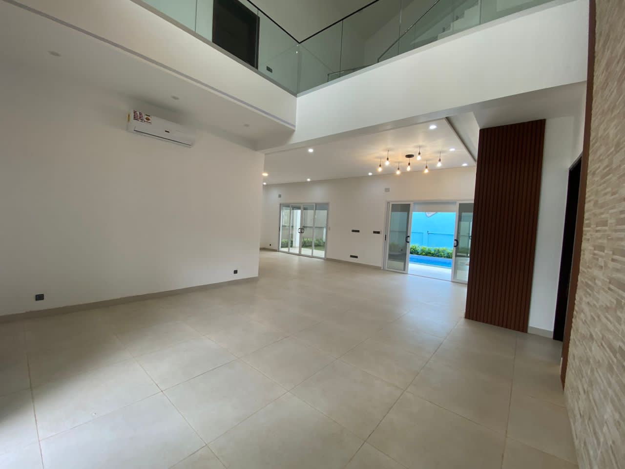 LOUER UNE VILLA AVEC PISCINE, NOUVELLE CONSTRUCTION AGBALEPEDO - 7 PIÈCES 