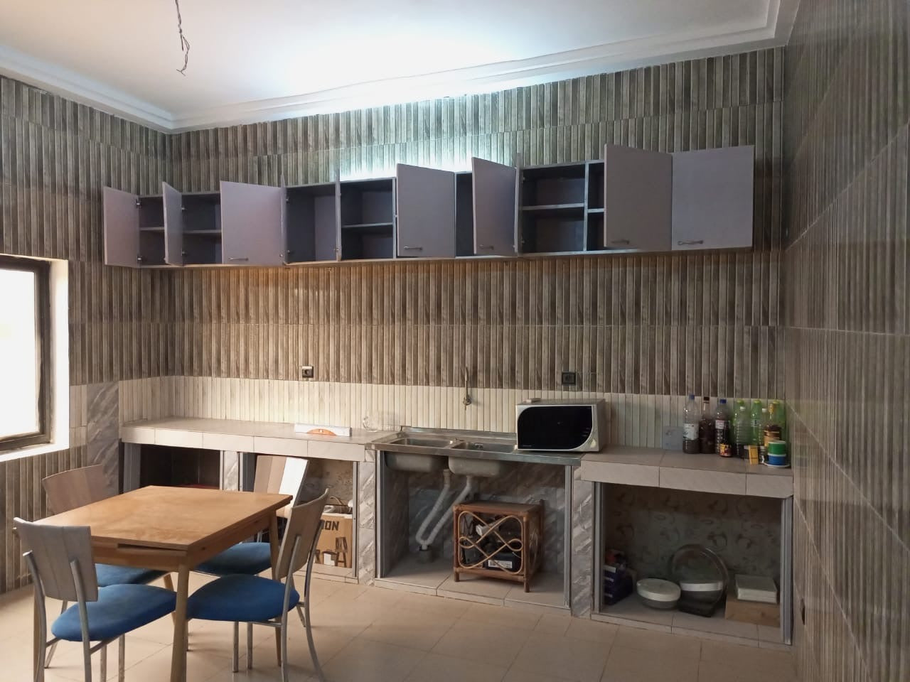 UNE VILLA DE 4 PIÈCES À VENDRE À APESSITO