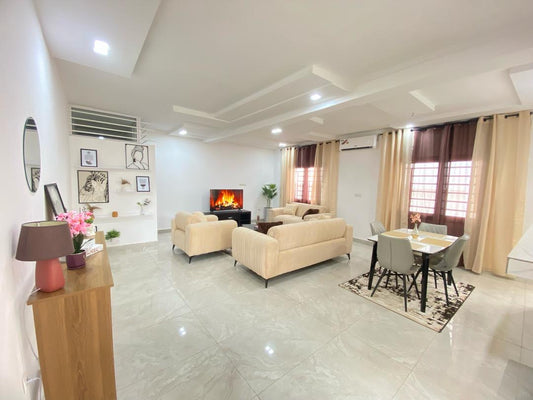 VILLA MEUBLÉE 4 PIÈCES À LOUER À TOKOIN NUKAFU – 850.000 FCFA