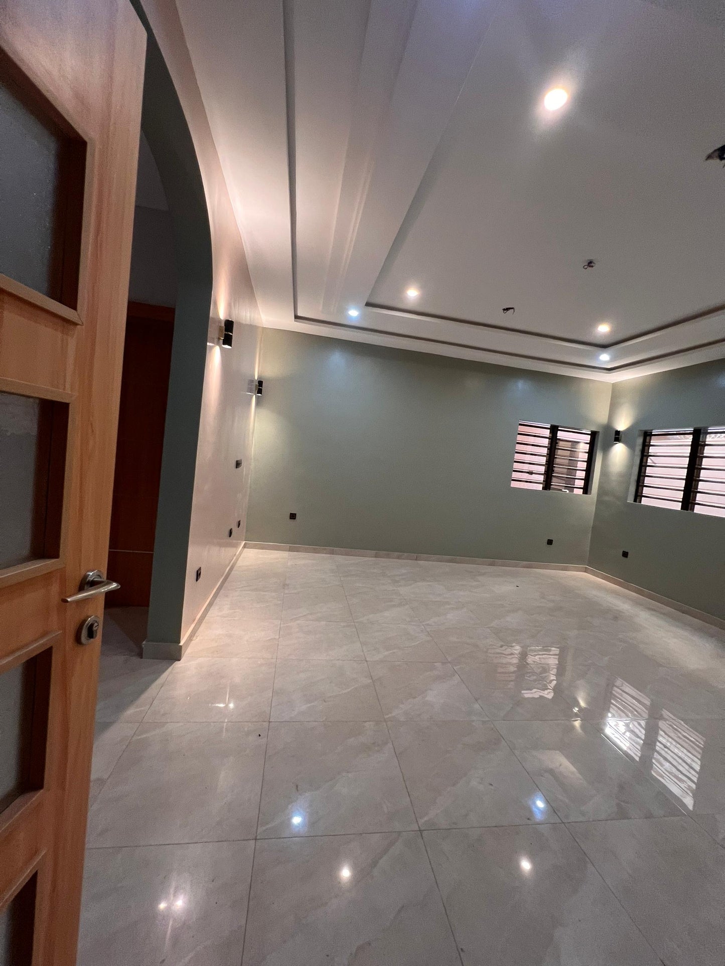 VILLA 6 PIÈCES À VENDRE  À LOMÉ - CITÉ MOKPOKPO – 160 MILLIONS