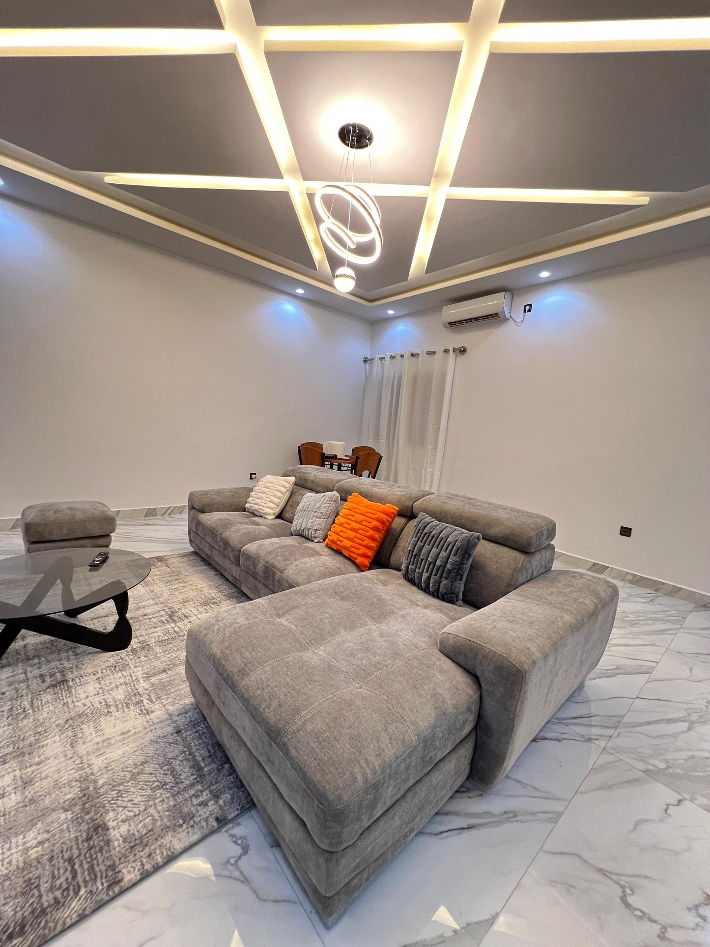 Appartement meublé 2 chambres en location à Zanguera – 400000 FCFA/mois
