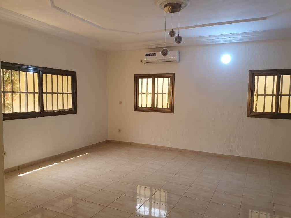 VILLA 5 PIÈCES À VENDRE À ADIDOGOMÉ WOGNOMÉ – 300m²