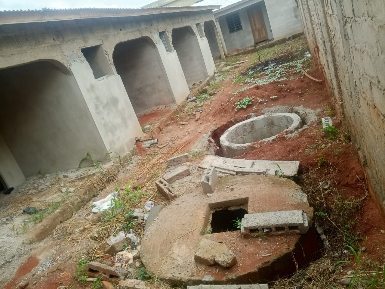 Projet immobilier locatif en construction sur 1/2 lot en vente à Agoè Logopé – 20 millions FCFA