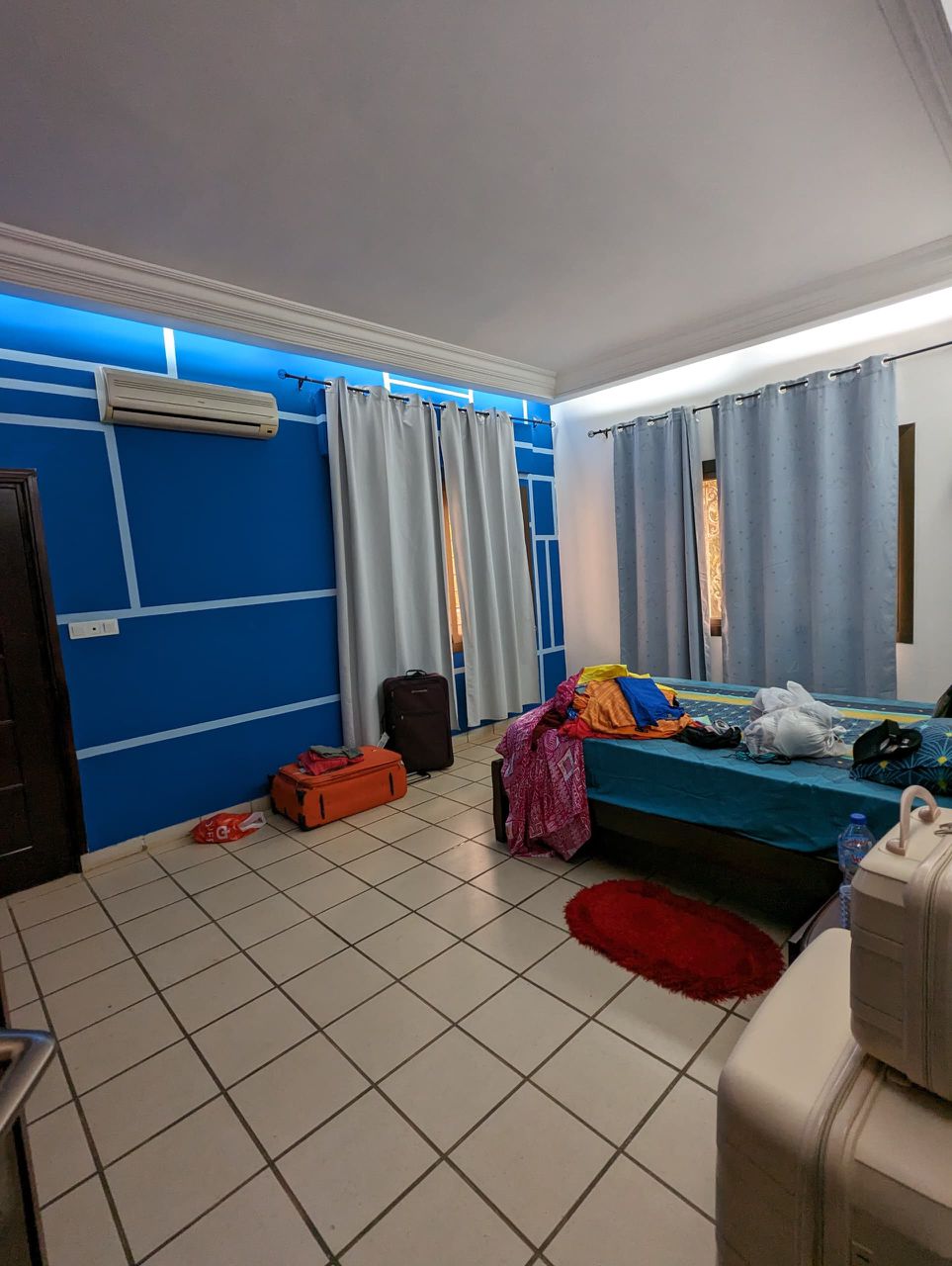À LOUER : MAISON DE 12 CHAMBRES AVEC PISCINE À DJIDJOLÉ – 2.500.000F/MOIS