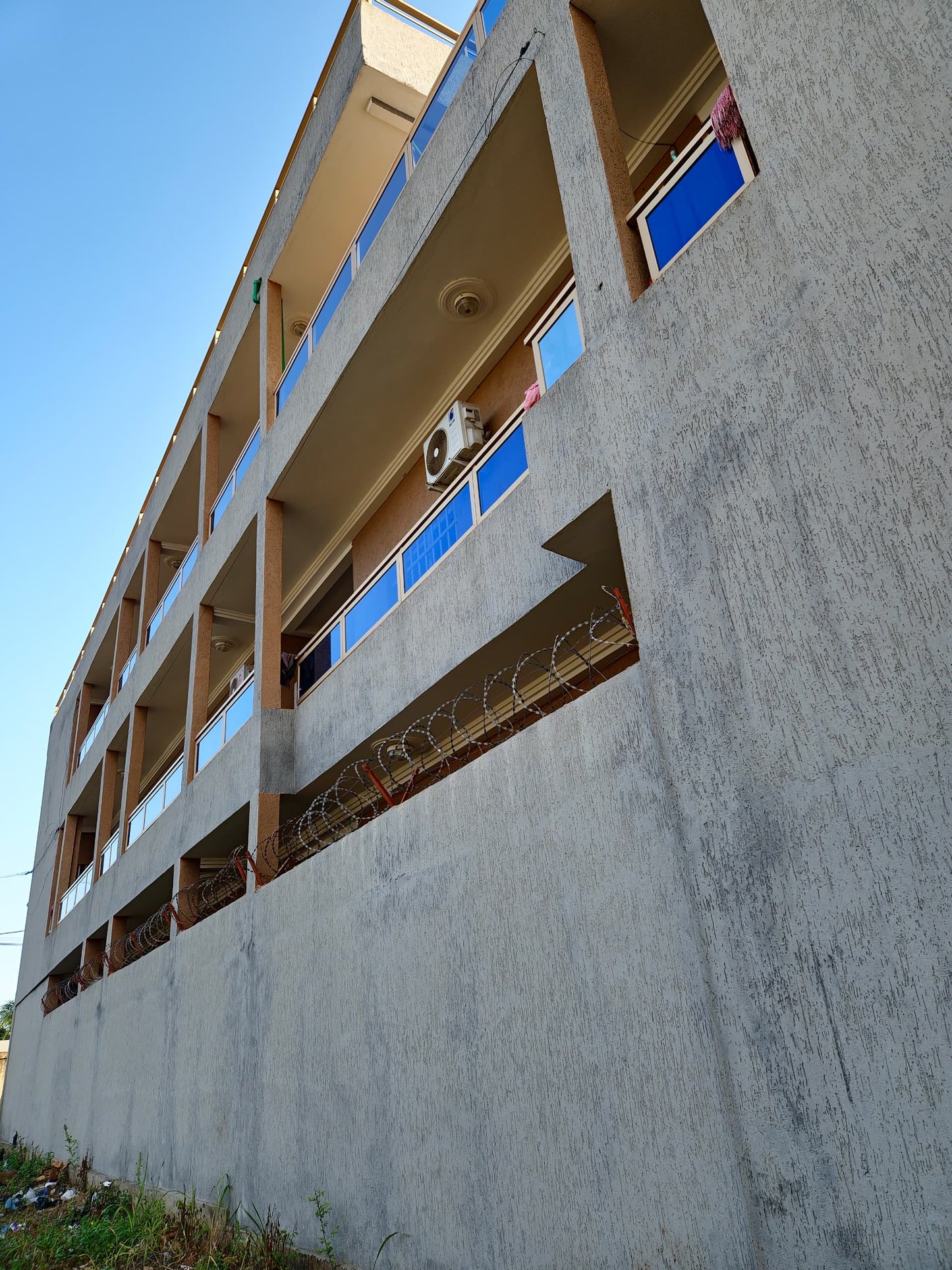 IMMEUBLE DE 16 PIÈCES À VENDRE À AGOÈ LOGOPÉ