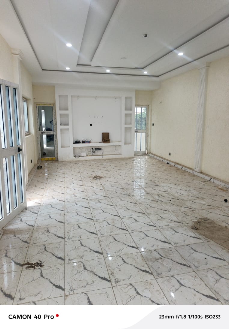 Villa duplex 9 chambres en vente à Adidogomé – 120 millions FCFA