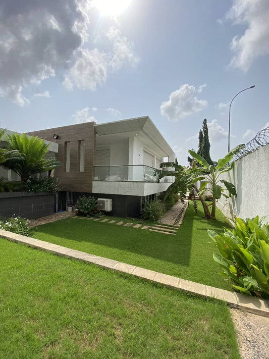 Villa à louer à Cité OUA (Caisse) – 2 700 000 FCFA