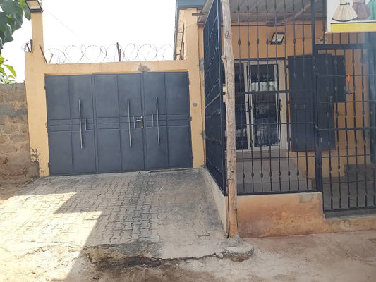 VILLA 7 PIÈCES À VENDRE À ZANGUÉRA – DERRIÈRE LA MADONE – 1/2 LOT