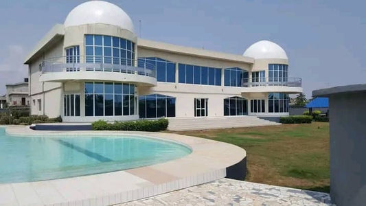À VENDRE – Villa 13 pièces avec piscine et rooftop à Kpogan Agodéké | 3600 m² (6 lots) | 650 millions FCFA