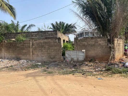 Villa inachevée 3 chambres à vendre sur 3/4 de lot à Avenou – 45 millions FCFA