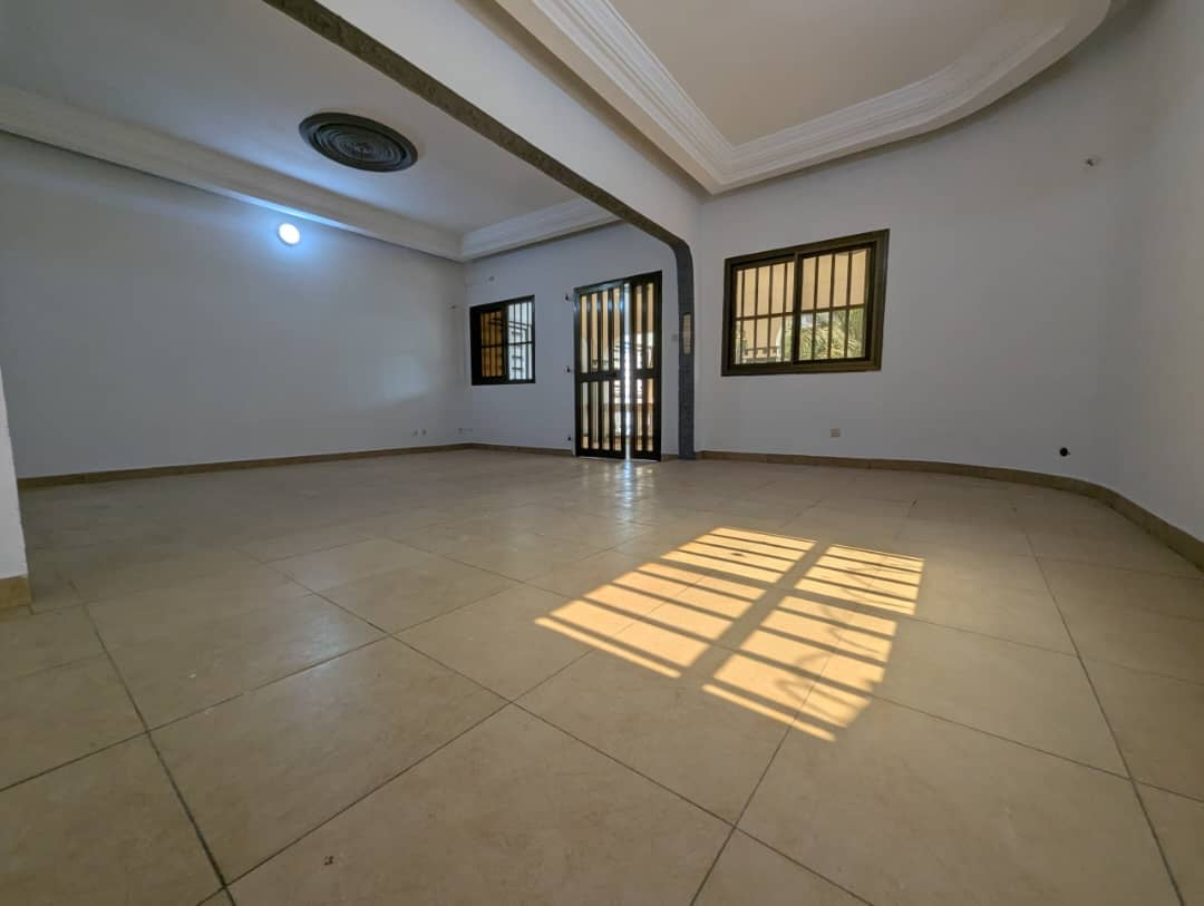 UNE VILLA À VENDRE À AVÉDJI WESSOMÉ NON LOIN DU GOUDRON - 5 PIÈCES