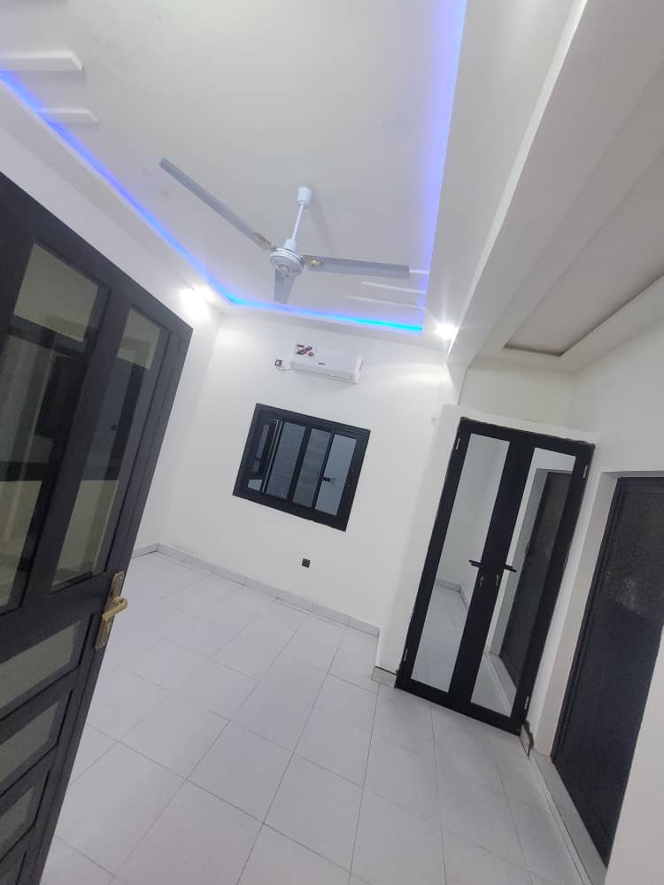 Immeuble commercial à louer à Kégué – 4 000 000 FCFA par mois