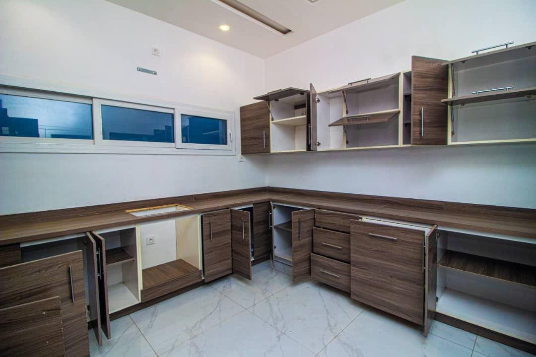 Villa duplex 5 chambres à louer à Agbalépédo – 1 500 000 FCFA