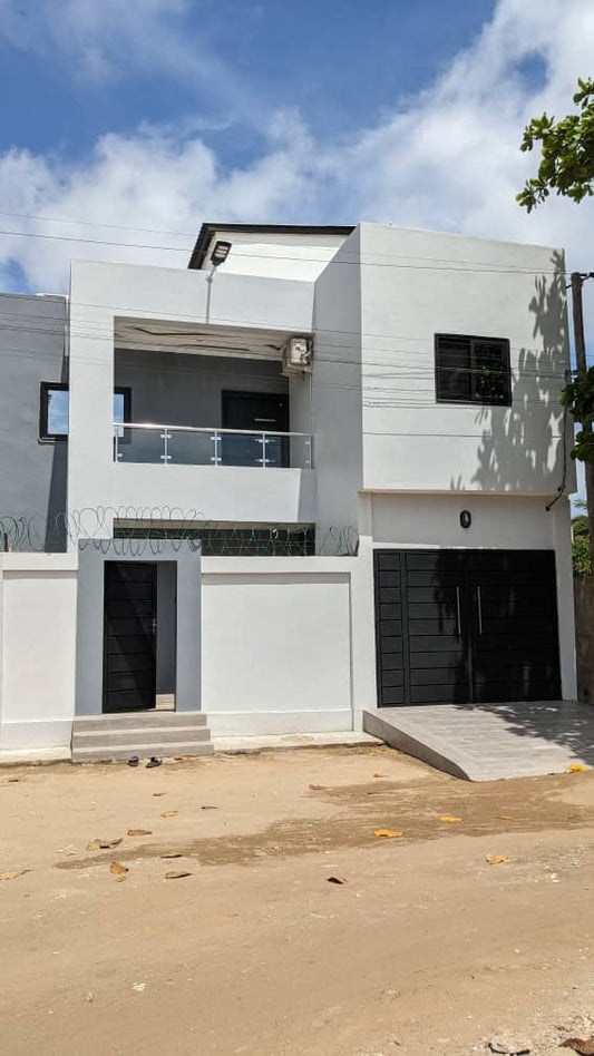 LOMÉ – VILLA DE 5 PIÈCES À VENDRE À BAGUIDA, DERRIÈRE LA CITÉ BOAD