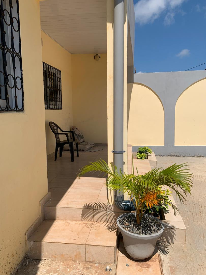 MINI VILLA 2 PIÈCES À VENDRE À SÉGBÉ PHARMACIE – 600 m²