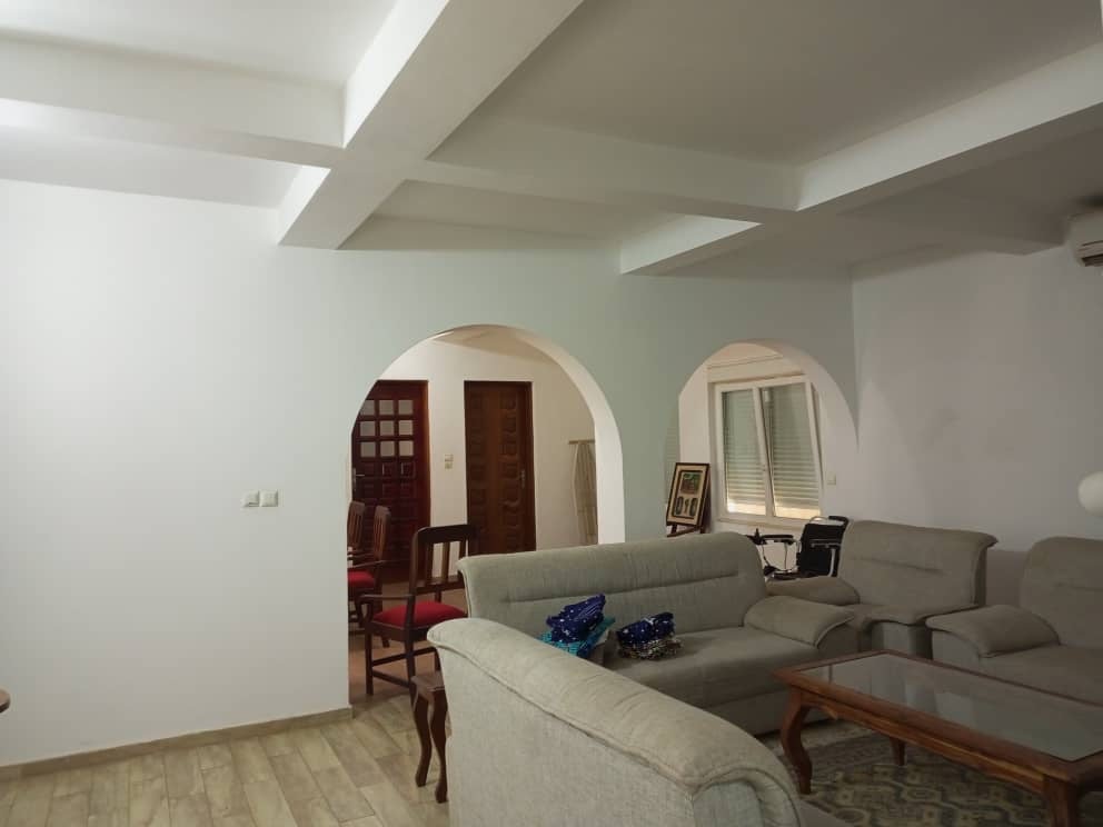 UNE VILLA À VENDRE À AGOÈ CARREFOUR BLEU - 7 PIÈCES, 200 MILLIONS FCFA
