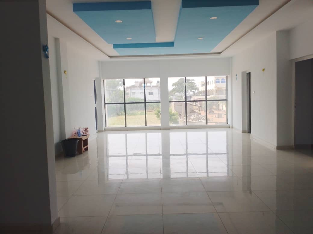 UN IMMEUBLE 7 PIÈCES À VENDRE À BAGUIDA À 70M DU GOUDRON