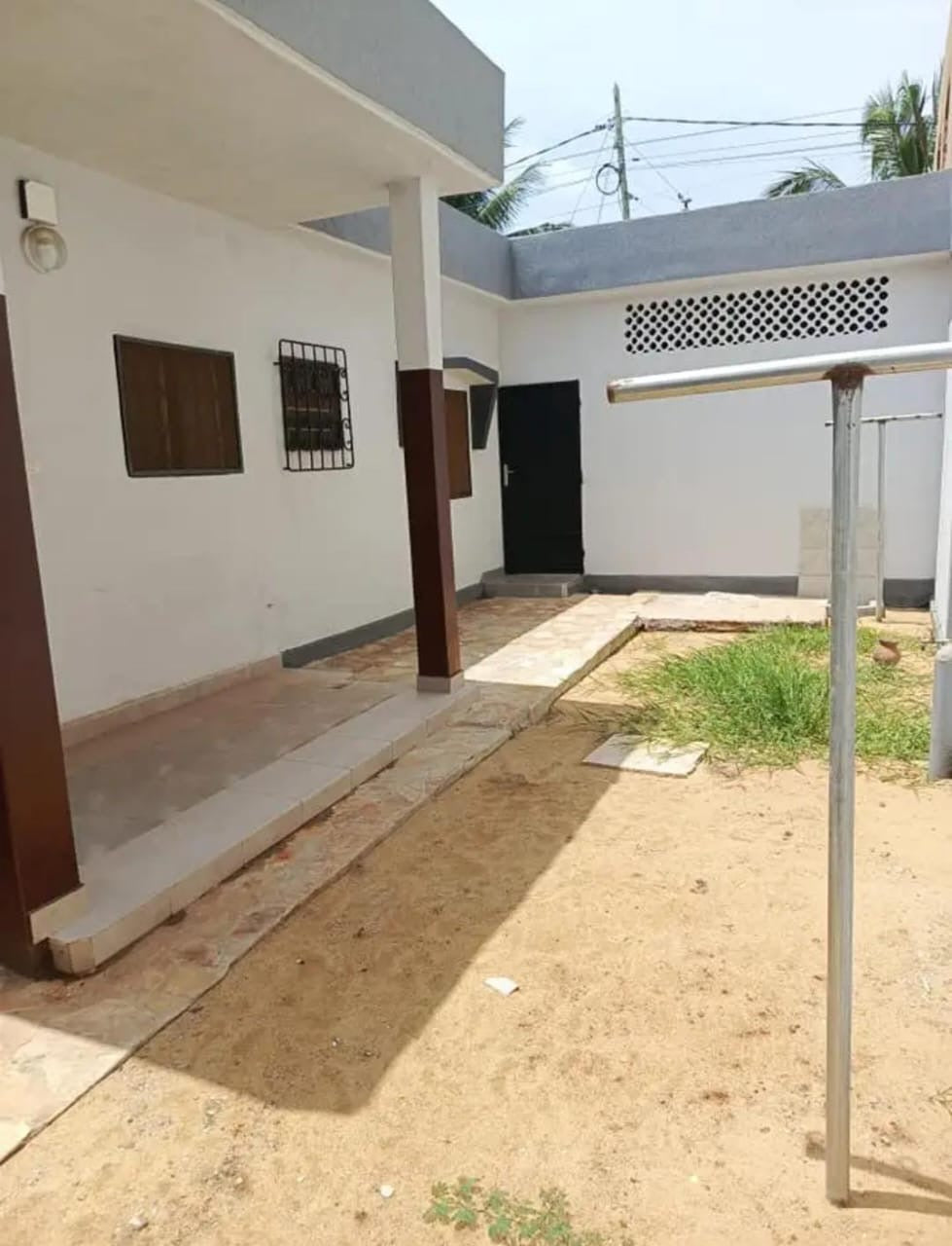 VILLA DE 4 CHAMBRES À VENDRE À  LOMÉ - AGOÈ SOGBOSSITO – 450M² ANGLE RUE