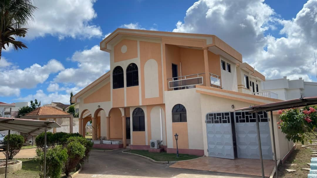 UNE VILLA DE 6 PIÈCES À VENDRE À LA CITÉ OUA