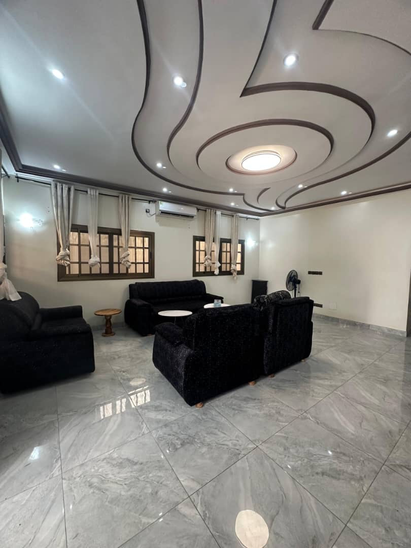 À VENDRE – VILLA DUPLEX DE 7 PIÈCES À AKEPEDO