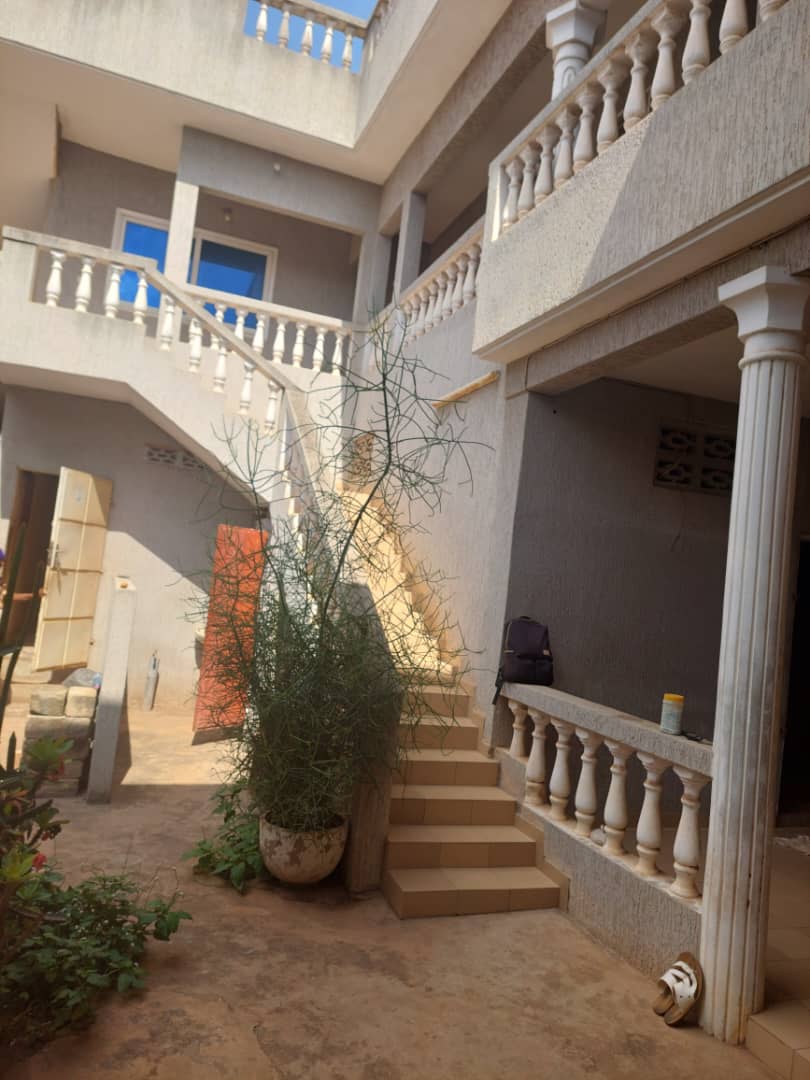 Villa duplex sur demi lot à vendre à Agoè La Source – 105 millions FCFA