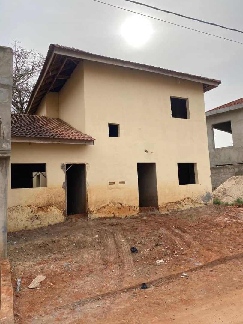 Villa duplex inachevée en vente à la Cité Mokpokpo – 75 millions FCFA