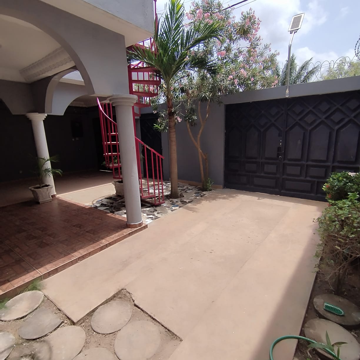 Villa meublée 3 chambres à louer à Adidogomé Attigangomé – 400000 FCFA par mois