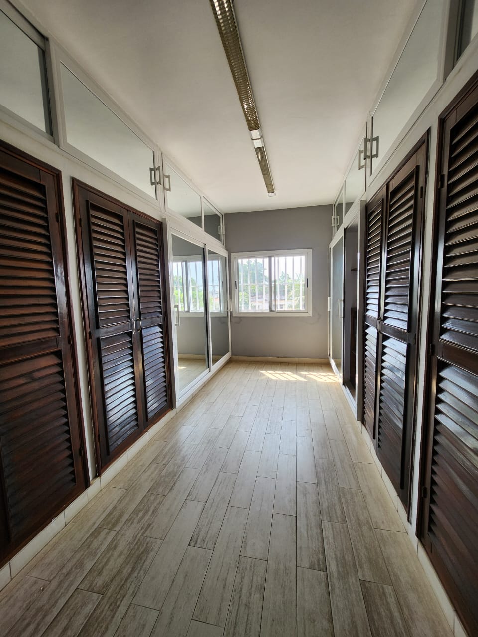 Villa triplex avec piscine à louer à Kodjoviakopé – 1 300 000 FCFA par mois