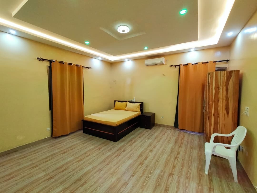 Appartement meublé 3 chambres à louer à Agoè Échangeur en bordure de goudron – 400000 FCFA/mois